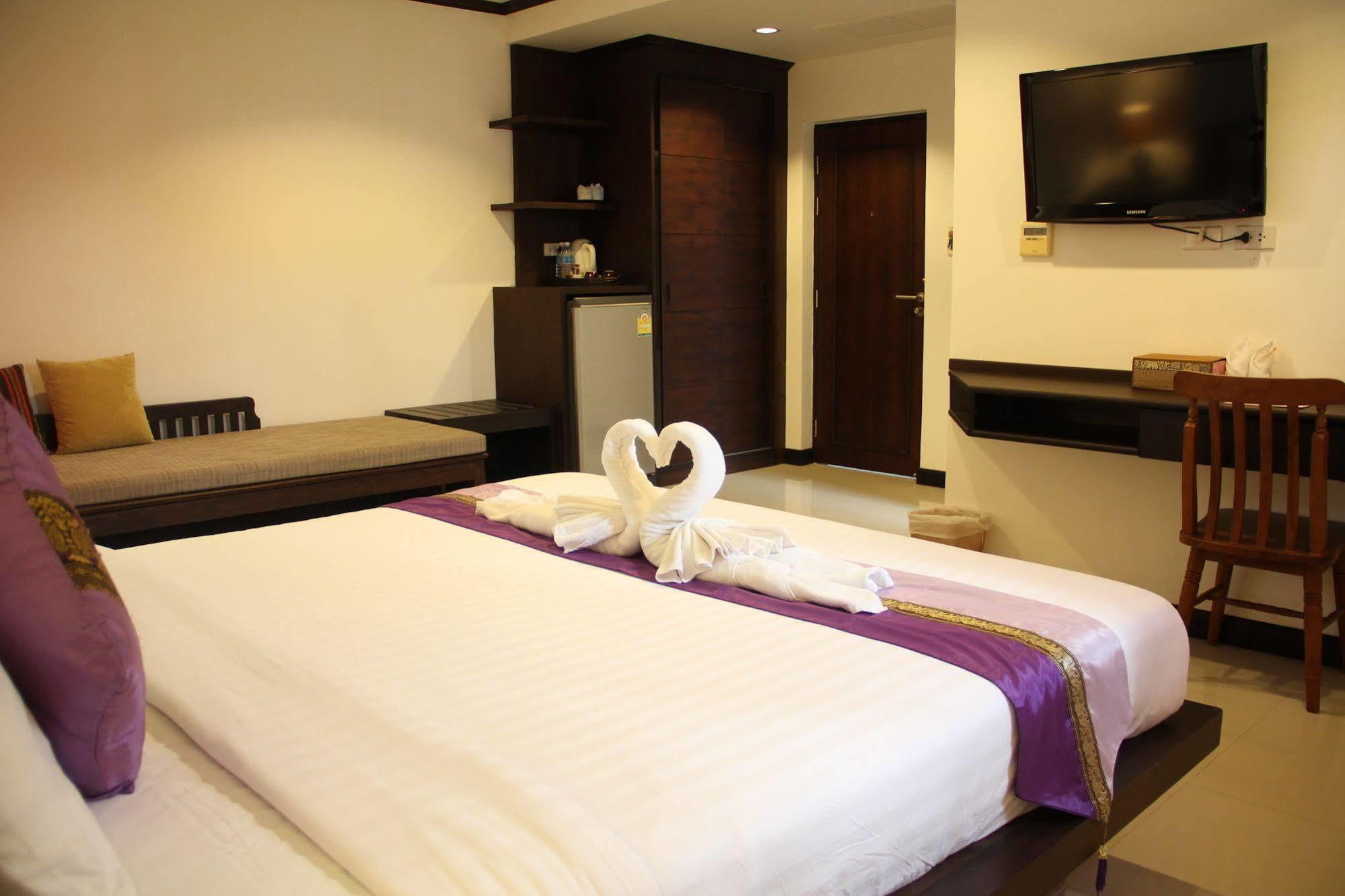 Sri Boutique Hotel Patong Exterior foto